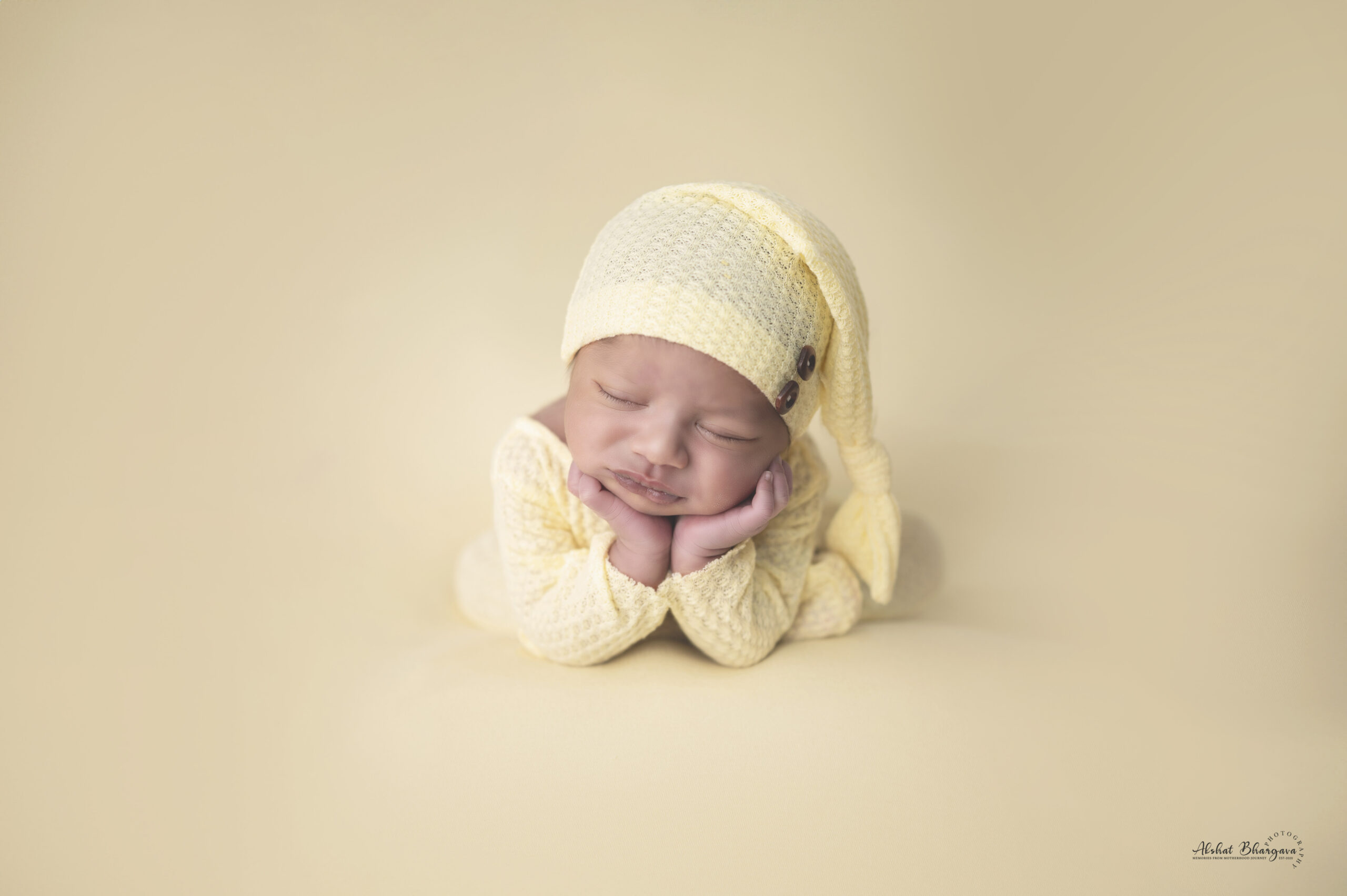 Why Choose a Professional Newborn Photographer Over a General PhotographeR